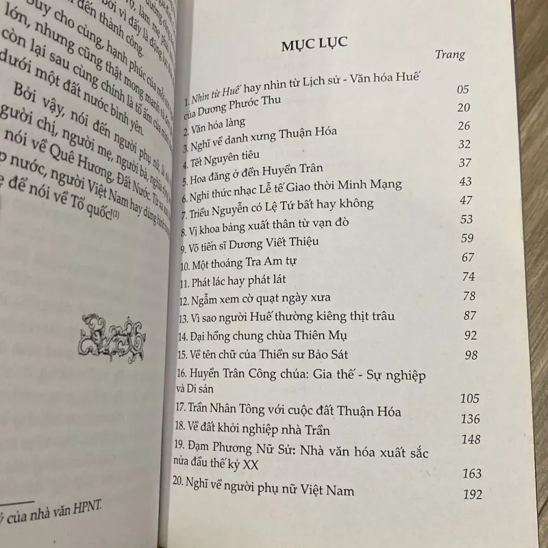 NHÌN TỪ HUẾ - BÚT KÝ VĂN HÓA, LỊCH SỬ 995907