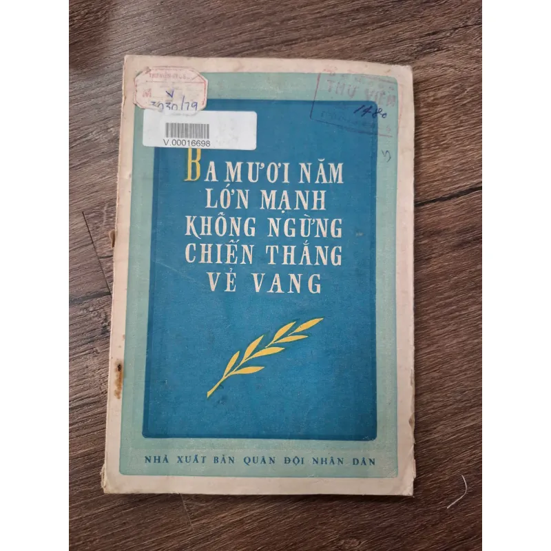 Ba Mươi Năm Lớn Mạnh Không Ngừng Chiến Thắng Vẻ Vang - NXB Quân đội Nhân dân 710311