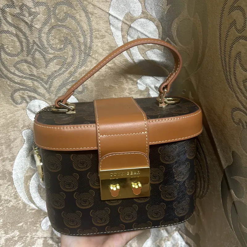 [CHÍNH HÃNG] Túi hộp TTWN BEAR có dây đeo 752619