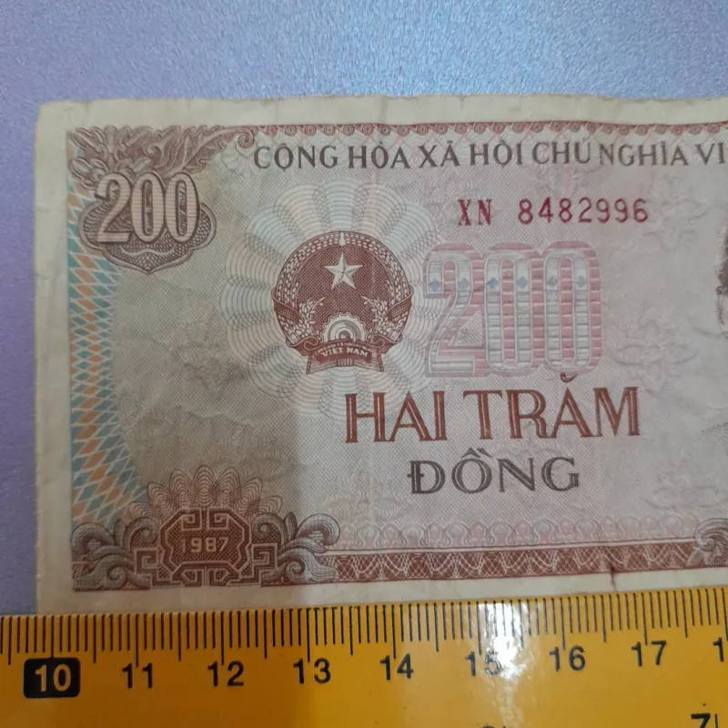 Tờ tiền 200 Đồng năm 1987. Ngân hàng Nhà Nước VN. Số series XN 8482996 748758