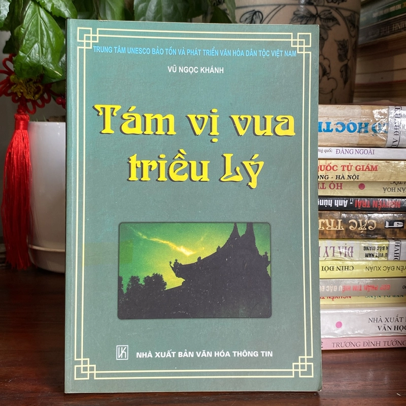 TÁM VỊ VUA TRIỀU LÝ (XB 2003) 502276