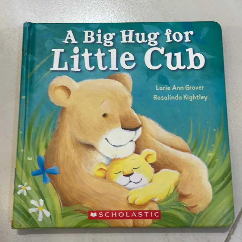 NGOẠI VĂN tiếng anh trẻ em: A Big Hug For Little Cub -Scholastic  1027615