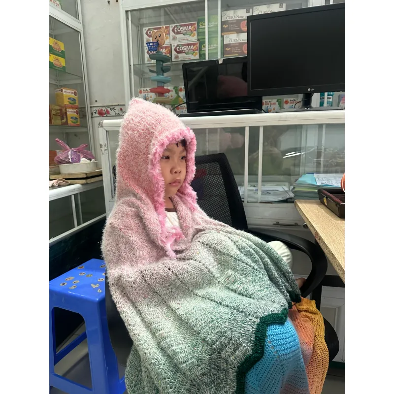 Khăn choàng len có mũ nữ 995405