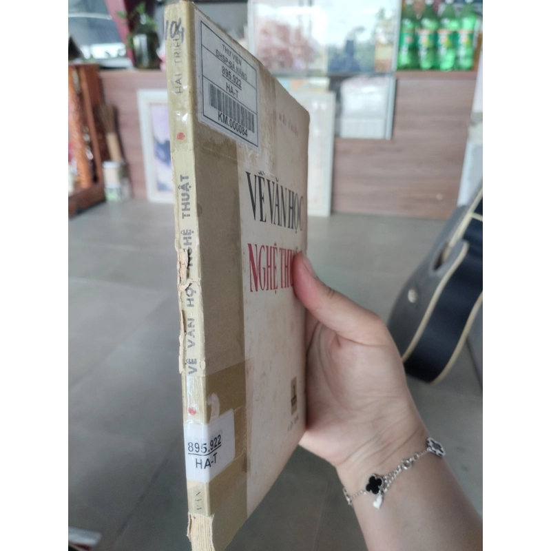 Về Văn Học Nghệ Thuật 496425