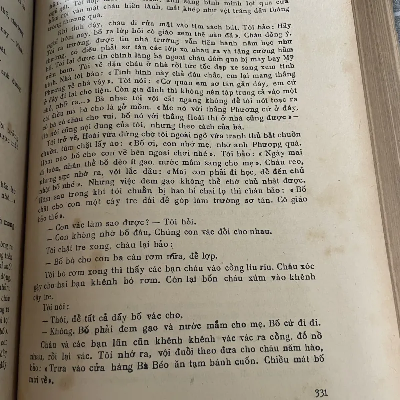 Truyện ngắn Việt Nam 1945-1985, sách khổ lớn , mọt ăn ít trang không ảnh hưởng chữ  795552