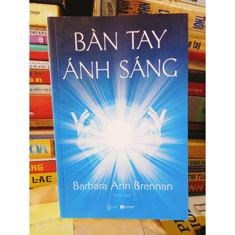 Bàn Tay Ánh Sáng- Barbara Ann Brennan 469510