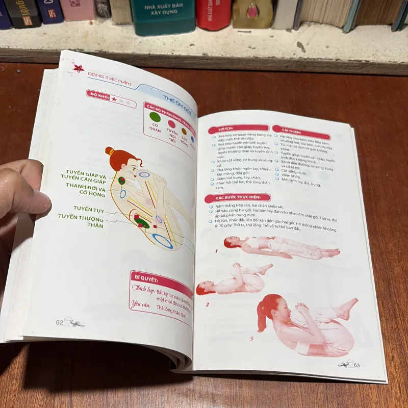 II Sách Yoga: 52 Thế Yoga Hiệu Quả Và Dễ Tập - Khoa Văn - 2016 796352