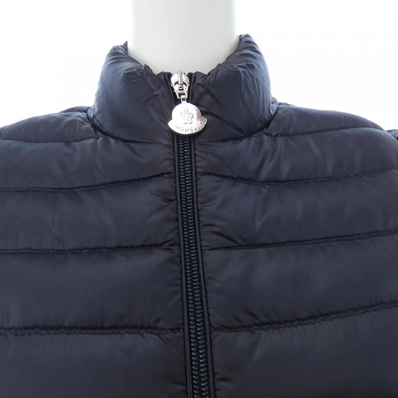 Áo khoác lông vũ MONCLER 641374