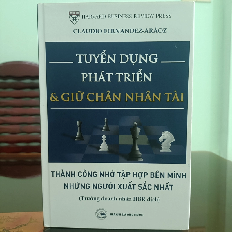 TUYỂN DỤNG, PHÁT TRIỂN VÀ GIỮ CHÂN NHÂN TÀI 458169