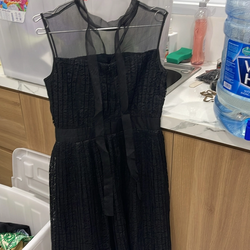 Đầm ren chân xếp 496577