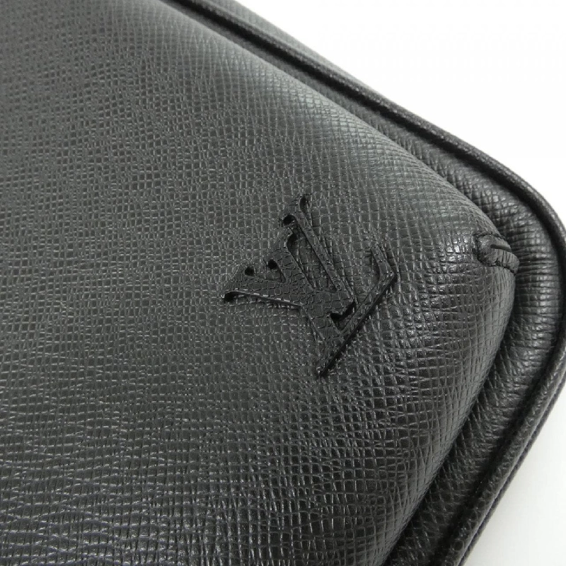 Túi đeo chéo Louis Vuitton Taiga Avenue M30863 612502