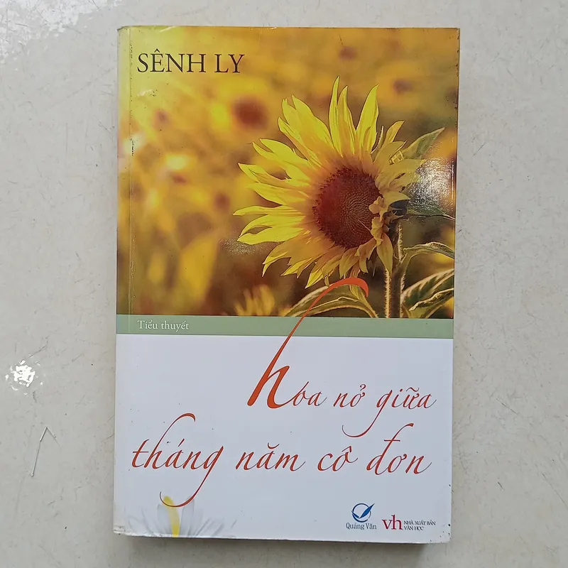 Hoa nở giữa tháng năm cô đơn 📚 734668