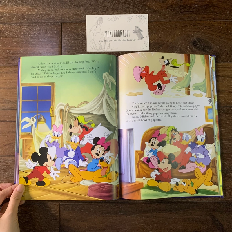 Sách ngoại văn Sweet Dreams, Mickey, Used, Bìa cứng đục lỗ, chất lượng như hình 492671