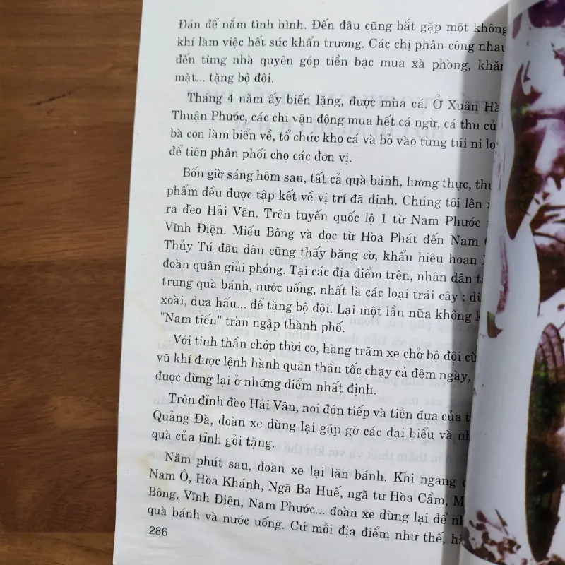Đà nẵng xuân 1975 | sách bị ố chân trang như hình chụp 971084