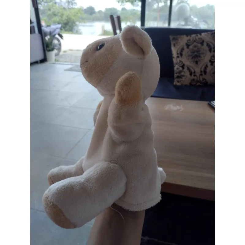 một chú thú nhồi bông hình con cừu  . Hàng 2hand 996568