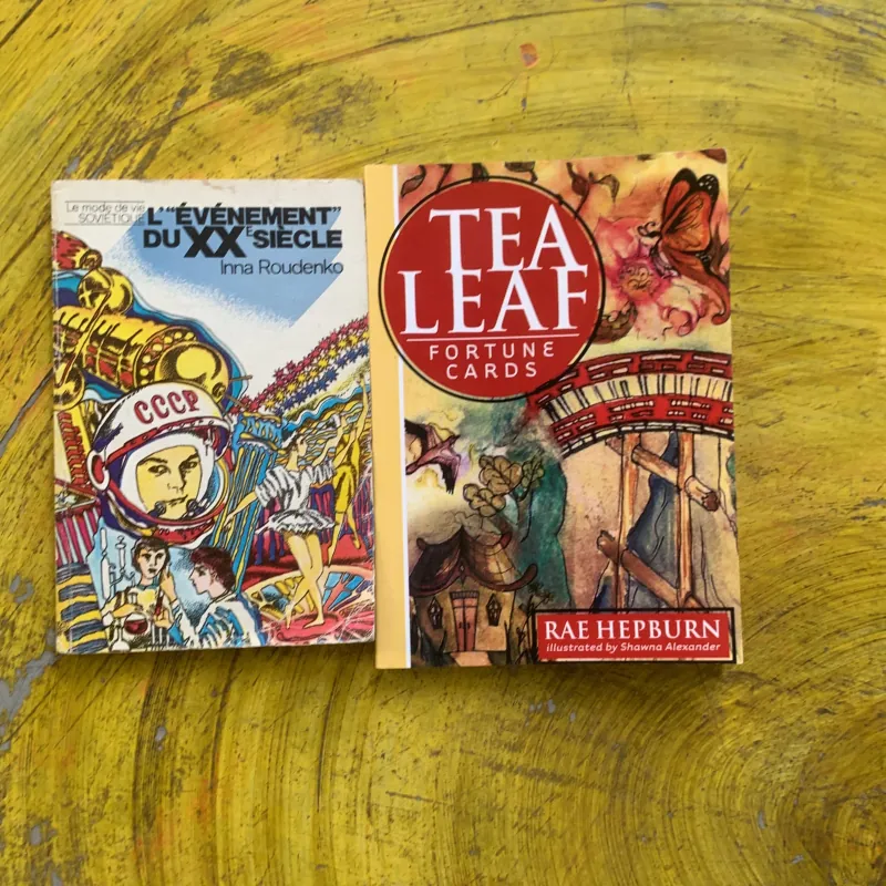 COMBO TEA LEAF FORTUNE CARDS - Rae Hepburn & LE MODE DE VIE SOVIETTIQUE 937394