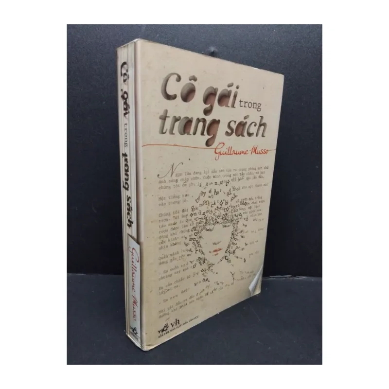 Cô gái trong trang sách 980764