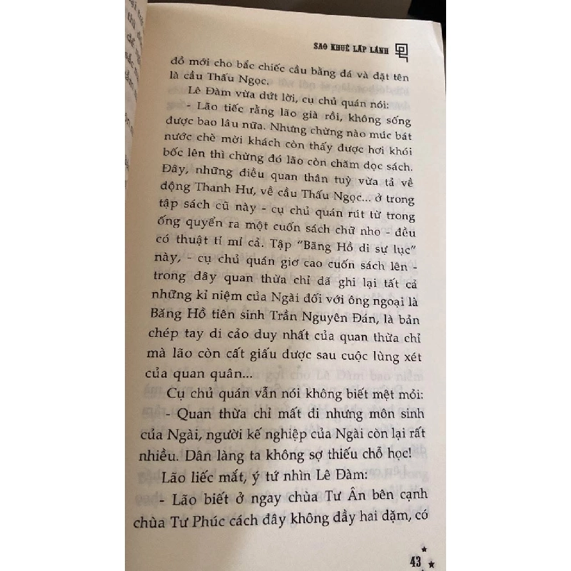 Sao Khuê Lấp Lánh- (Song Ngữ Việt -Anh) -Tác giả Nguyễn Đức Hiền -NXB Kim Đồng 2010 -Bìa mềm ,khổ 12,5x20,5cm, 531 trang - Sách chất lượng Tốt 453940