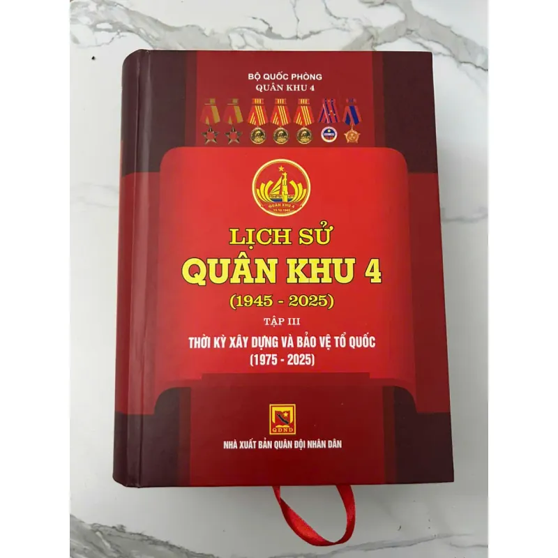 Lịch Sử Quân Khu 4 (1945 - 2025) Tập III: Thời kỳ xây dựng và bảo vệ Tổ quốc (1975 - 2025) 705878