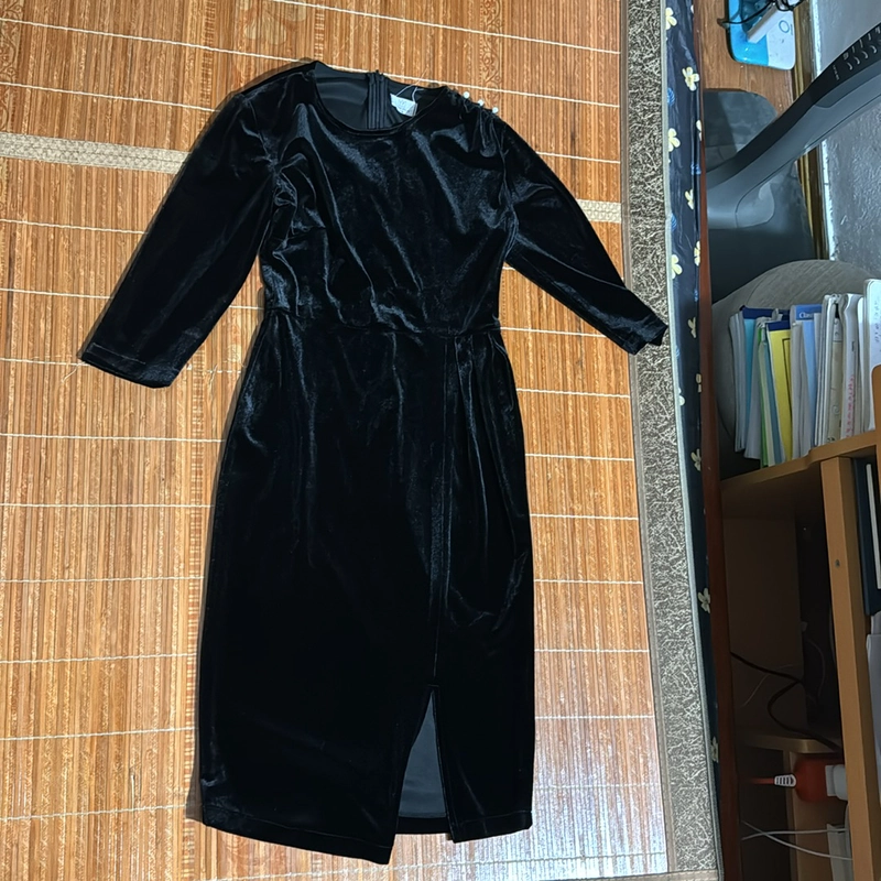 Đầm nhung đen quý phái 478072