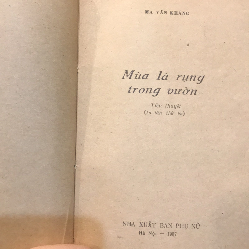 MÙA LÁ RỤNG TRONG VƯỜN (Tiểu thuyết) 485171