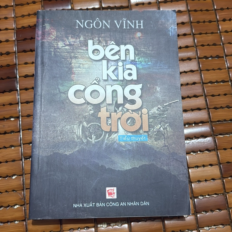 Bên kia cổng trời - Ngôn Vĩnh 533264