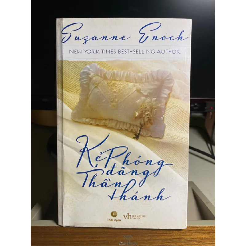 Kẻ Phóng Đãng Thần Thánh (tiểu thuyết) -Tác giả Suzanne Enoch -Văn Học-Năm XB 01/2014 -Kích Thước Bao Bì 13 x 20.5cm-Số trang 496-Bìa Mềm STB1511 Blogmeo 27525 587944