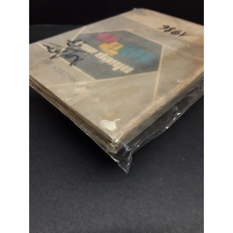 Nhiếp Ảnh Màu mới 60% ố vàng, bị ướt (có bọc) 1986 HCM0107 Lê Nguyên Hà KỸ NĂNG 916331