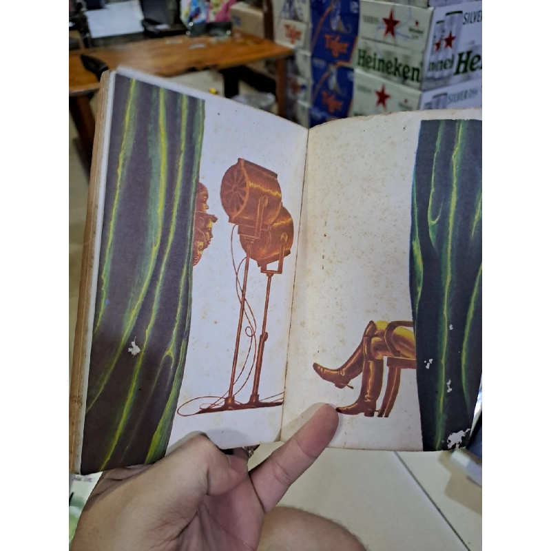 Vai người khác đóng mới 80% ố vàng 1984 NXB cầu vồng XÉC-GÂY MI-KHAN-CỐP HCM0308 VĂN HỌC 919346