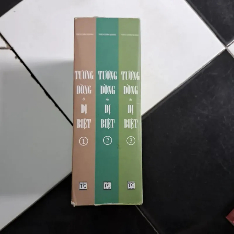 Tương đồng & dị biệt  1023430