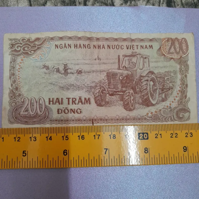 Tờ tiền 200 Đồng năm 1987. Ngân hàng Nhà Nước VN. Số series XN 8482996 748758