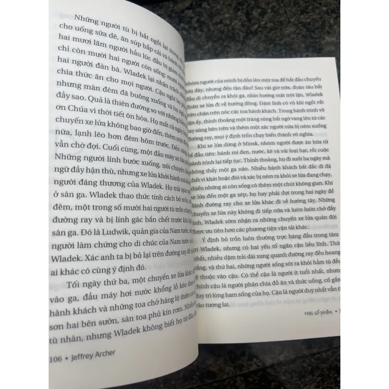 Hai số phận Jeffrey Archer 933588