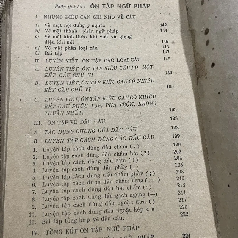 TẬP LÀM VĂN VÀ NGỮ PHÁP (Sách dùng trong các trường trung học chuyên nghiệp)  716475