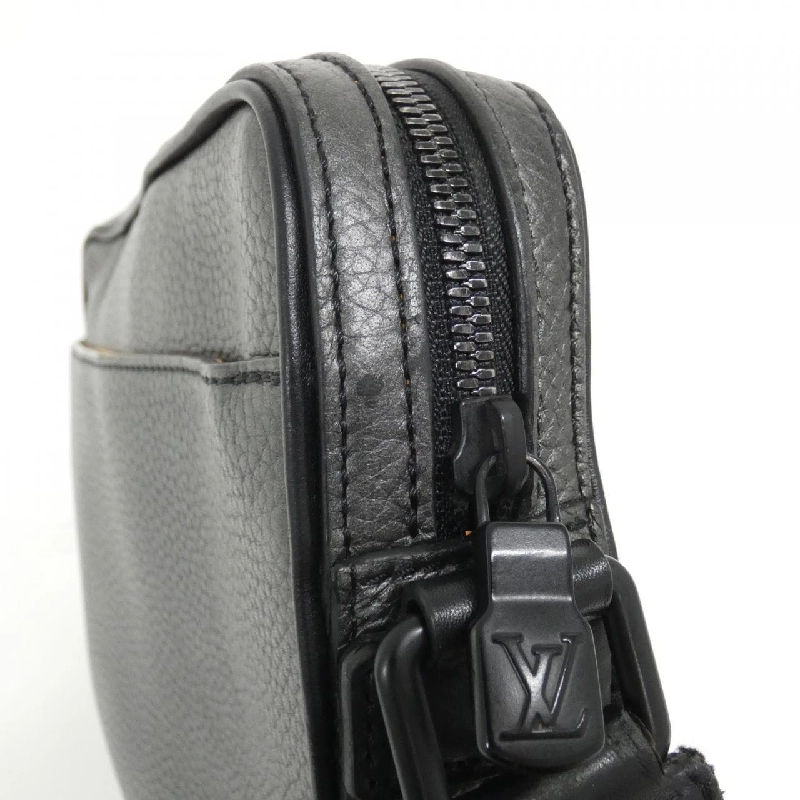 Túi đeo chéo Louis Vuitton Alpha M52767 613644