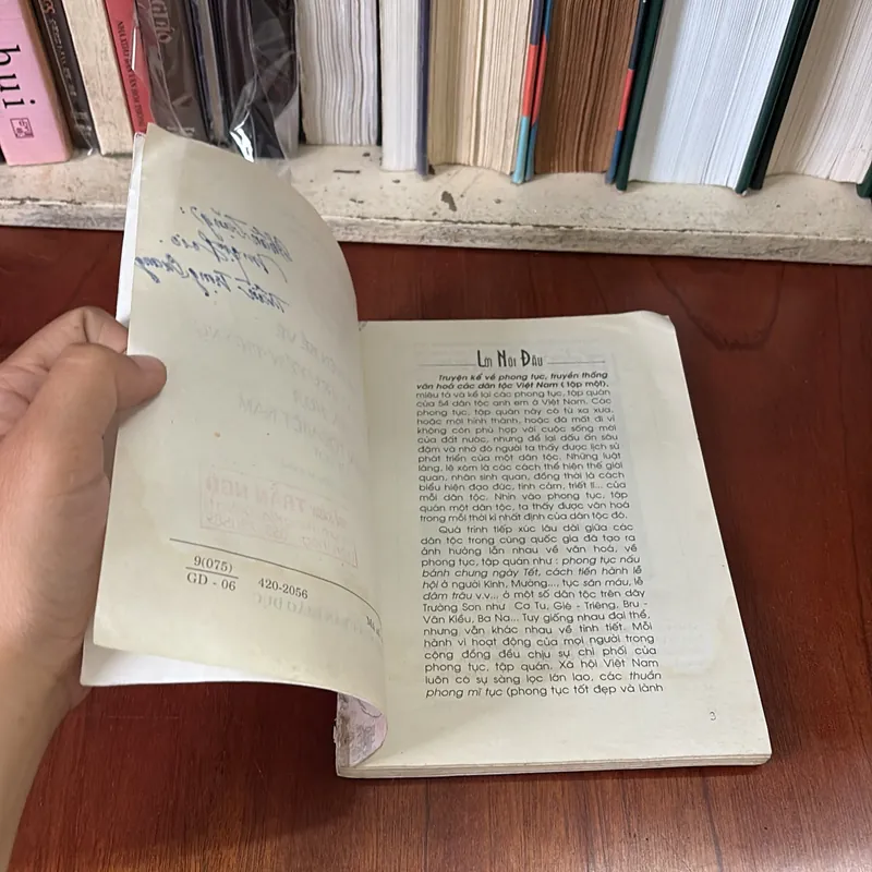 Tựa sách: Truyện Kể Về Phong Tục Truyền Thống Văn Hoá Các Dân Tộc Việt Nam (Tập 1) - 2006 595962