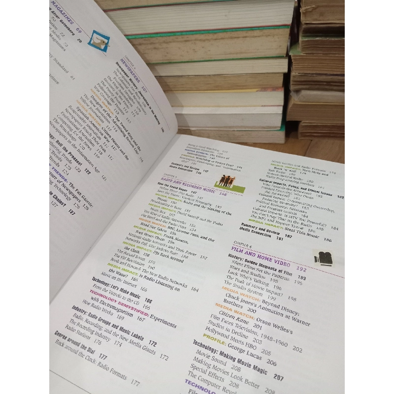 Media now: Communications media in the information age - Straubhaar/LaRose 790213