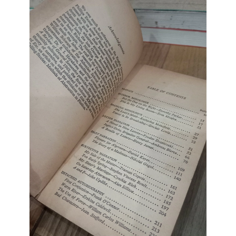 Points of view: An anthology of short stories - Edited by James Moffett and Kenneth R. McElheny 736398