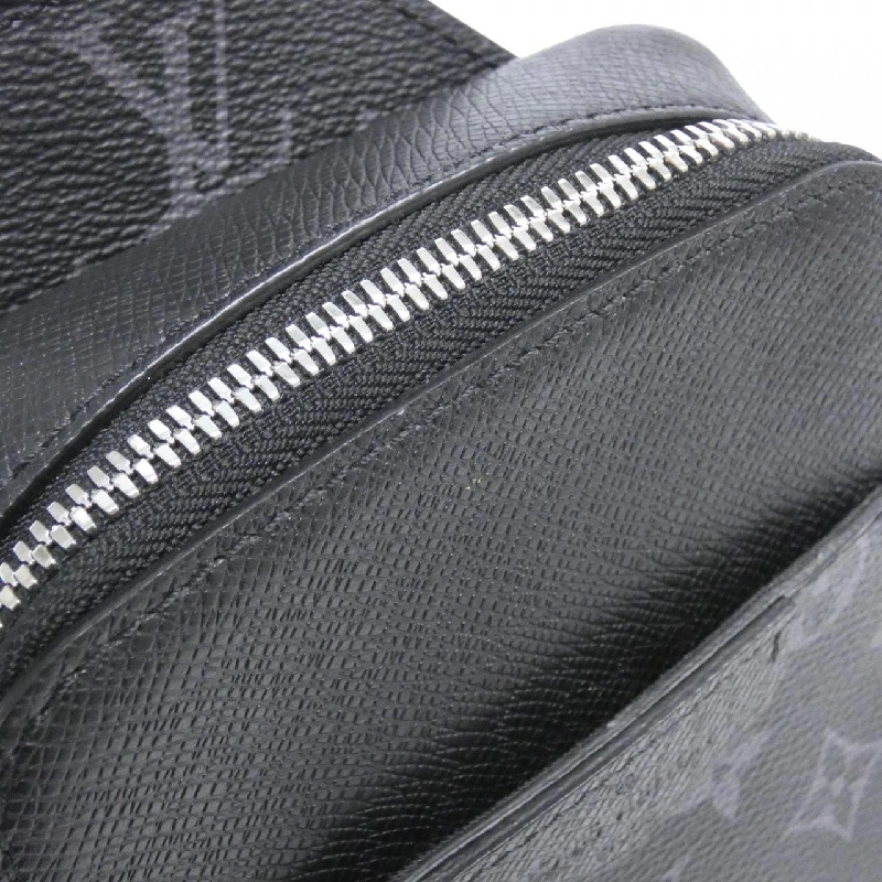 Túi đeo chéo ngoài trời Louis Vuitton Taiga Lama M30741 - Hàng hiệu Chính hãng 767141