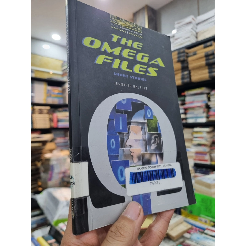 THE OMEGA FLIES - Jennifer Bassett (Oxford Bookworms 1) (Luyện đọc tiếng Anh) 142399