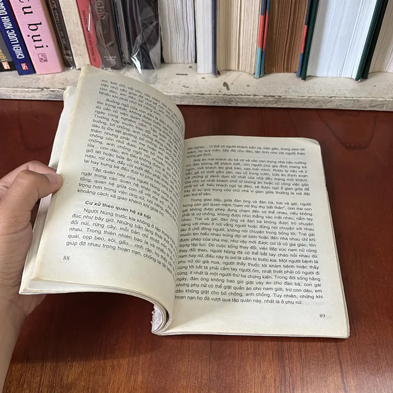 Tựa sách: Truyện Kể Về Phong Tục Truyền Thống Văn Hoá Các Dân Tộc Việt Nam (Tập 1) - 2006 595962