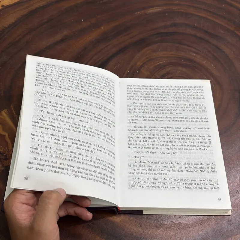 Tác Phẩm Kinh Điển: Tiếng Chim Hót Trong Bụi Mận Gai (Tập 2) - COLLEEN Mc CCULLOUCH - 2004 977215