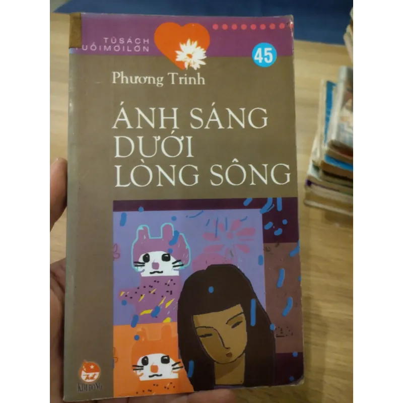 sách văn học dành cho thiếu niên. 
Tên sách: Ánh Sáng Dưới Lòng Sông.
 1025314