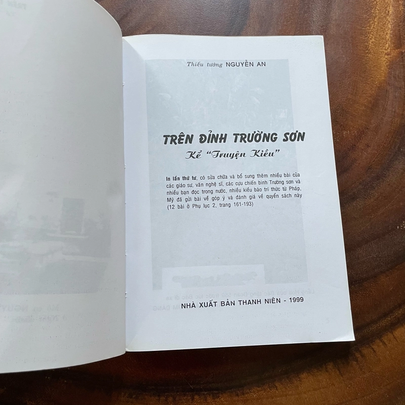 II Tựa sách: Trên Đỉnh Trường Sơn Kể Truyện Kiều - Thiếu Tướng Nguyễn An - 1999 460811