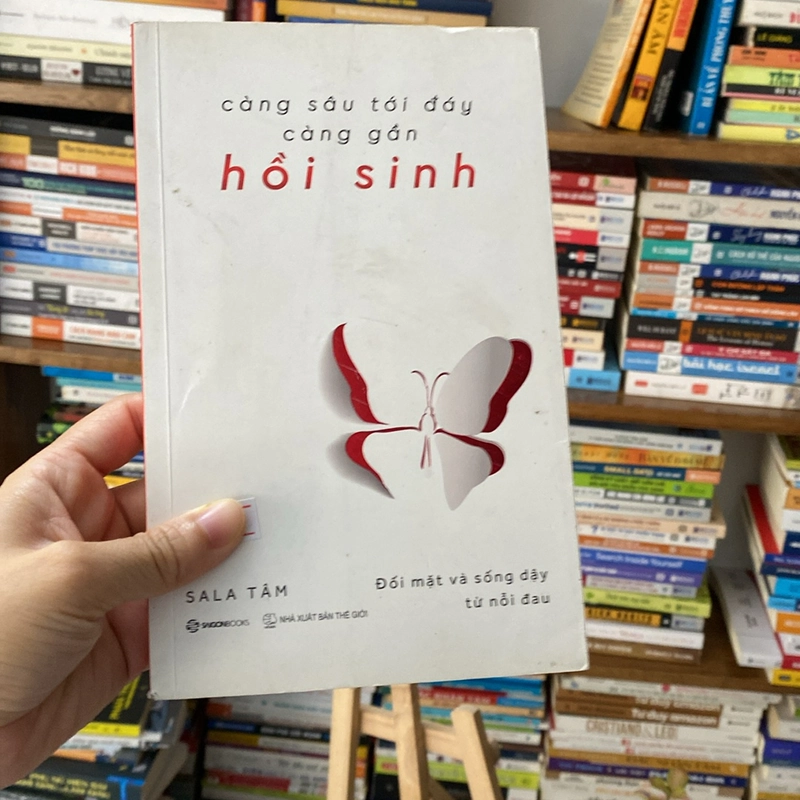 Sách càng sâu tới đấy càng gần hồi sinh đối mặt và sống dậy từ nỗi đau 530099