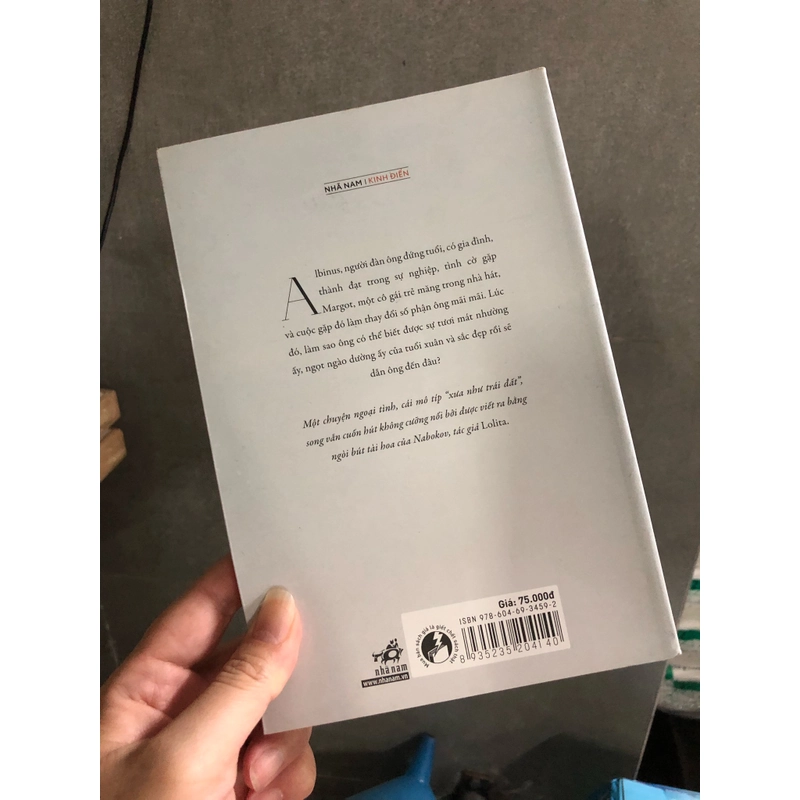 Tiếng cười trong bóng tối - Nabokov (như mới) 359566