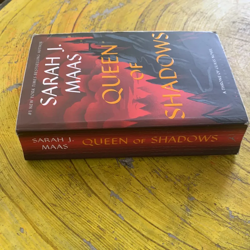 QUEEN OF SHADOWS- SARAH J. MAAS 937376