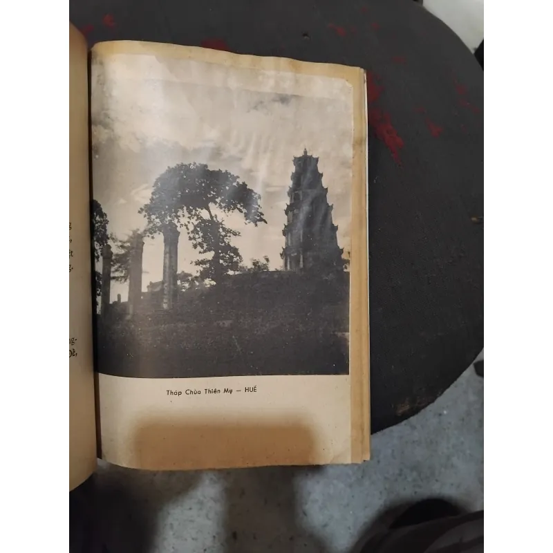 Tiếng hát sông Hương tập thơ của Ưng Bình Thúc Giạ Thị  1002644