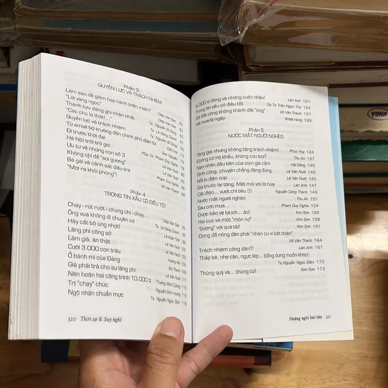II Những Ngòi Bút Lửa (Tuyển Tập Những Bài “Thời Sự Và Suy Nghĩ” Đã Đăng Trên Tuổi Trẻ 700455