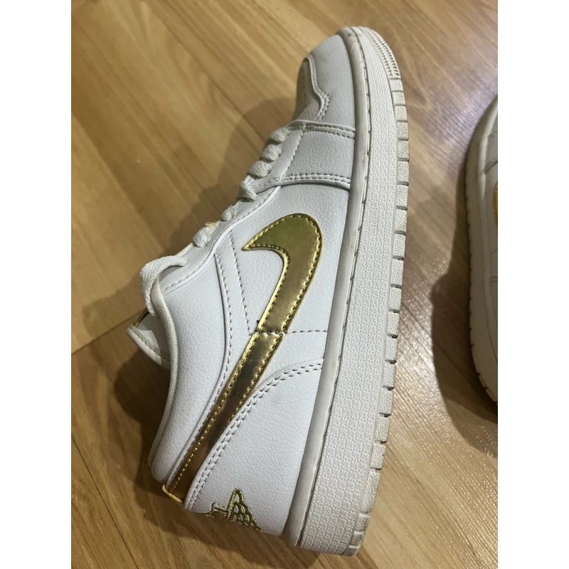 Bán giày nike rep 1:1 , mua nhầm size bị kích, đi đc đúng 2 lần, giá mua mới 1tr350  332144