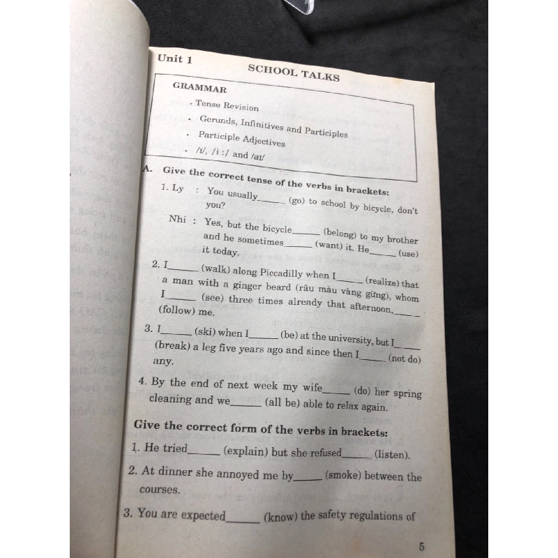 Bài tập tiếng anh 10 tự luận và trắc nghiệm 2008 mới 80% ố nhẹ Lê Ngọc bửu HPB0709 HỌC NGOẠI NGỮ 916985